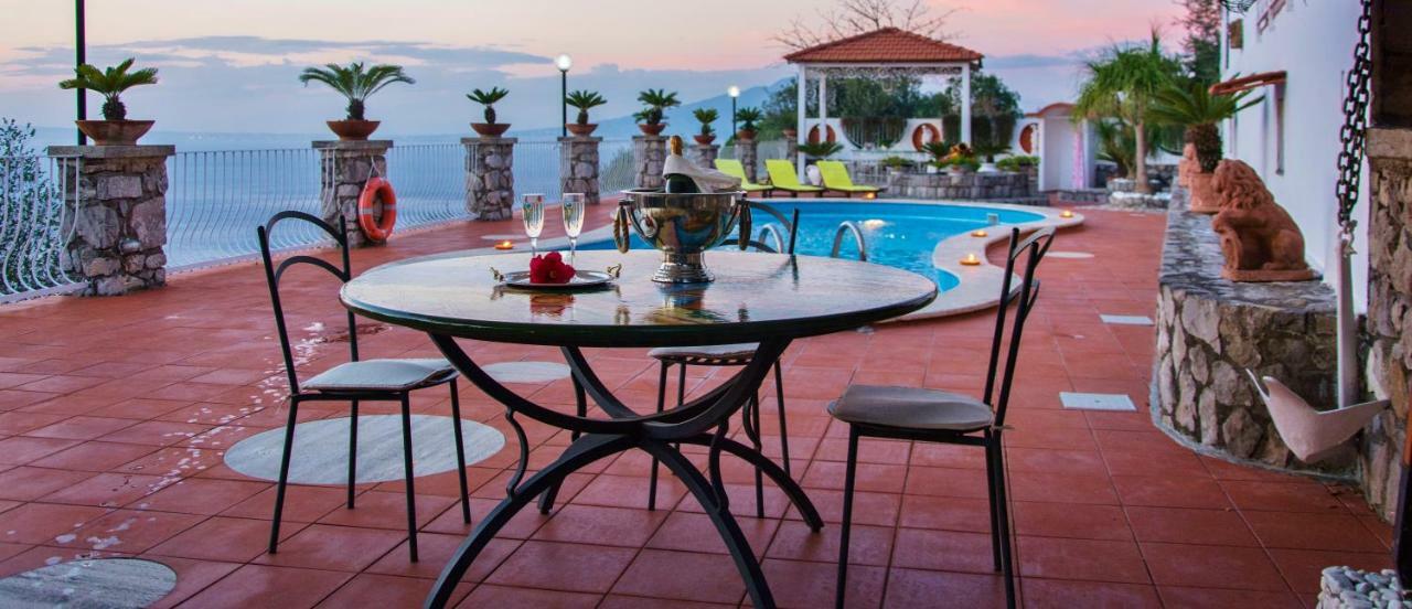 Sara- Sea View Pool Villa Sorrente
