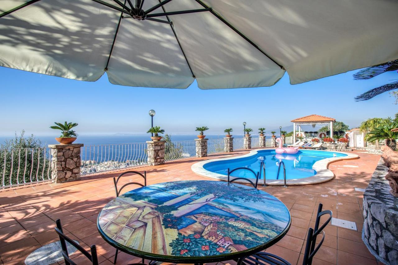 Sara- Sea View Pool Villa Sorrente